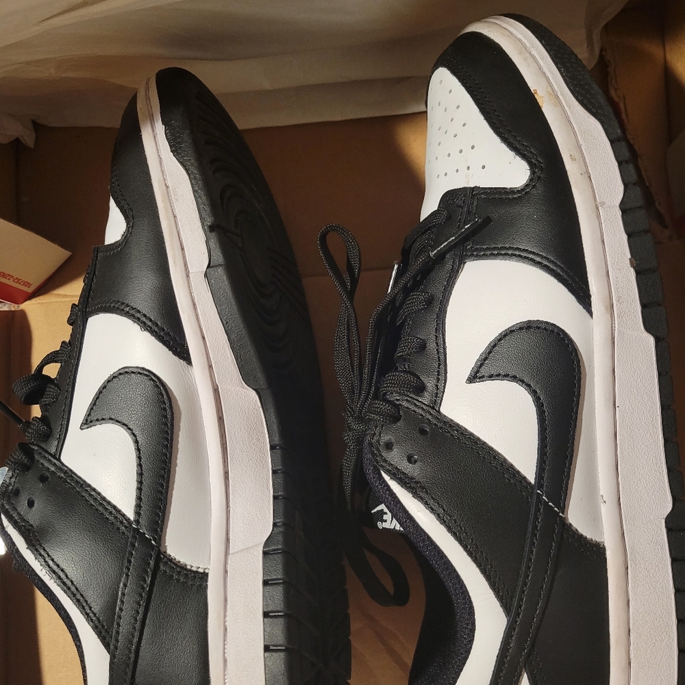 WOMEN'S NIKE DUNK LOW SNEAKER - Picture 3 of 7